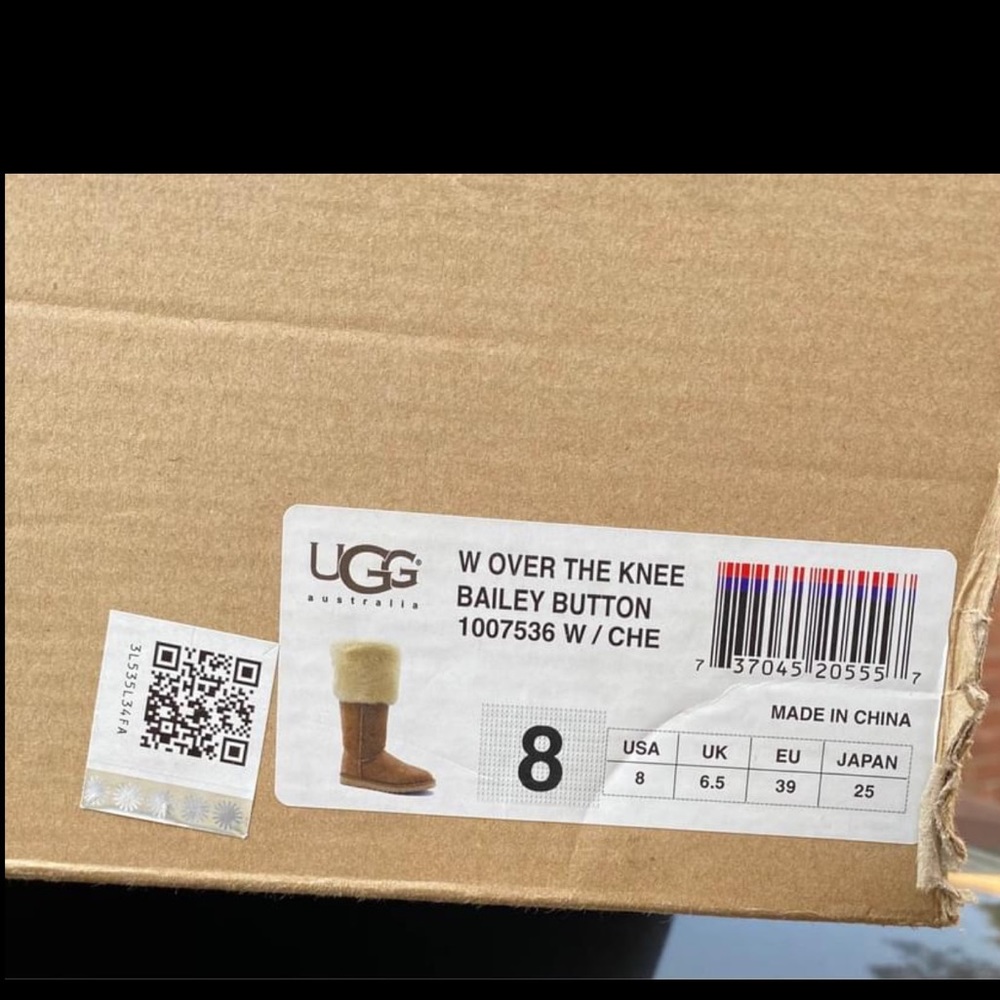 Bailey Button Over the Knee Ugg size 8